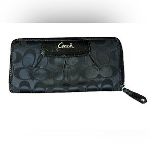 Coach Womens Wallet Zip Around Accordion Black Signature. Used